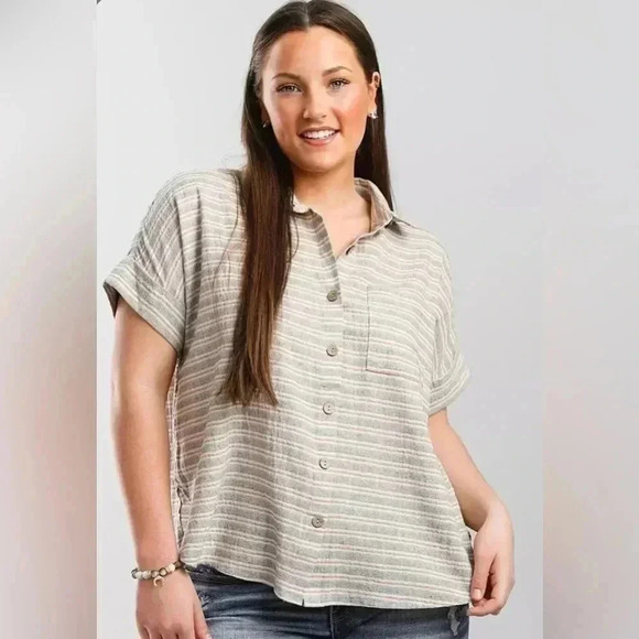 Buckle Black Tops - Women’s Buckle Black Striped Shirt. Size: Medium